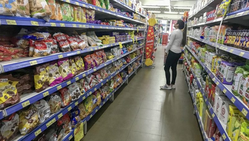 Por los precios y las tarifas, el consumo caerá aún más en el segundo semestre