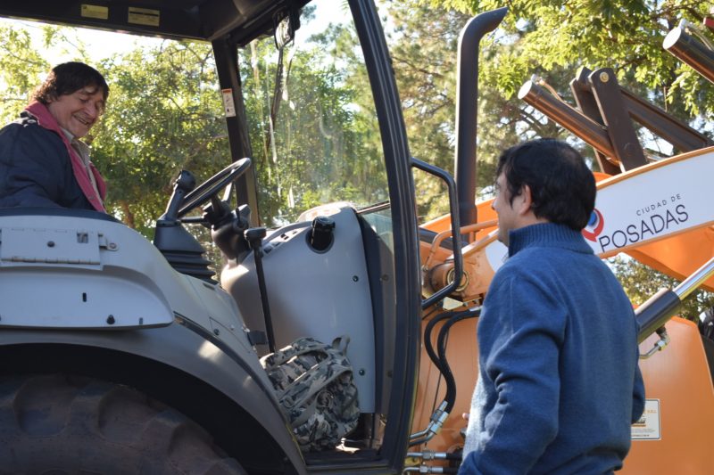 Presupuesto Participativo: el Centro Integrador Territorial de Miguel Lanús recibió una retroexcavadora