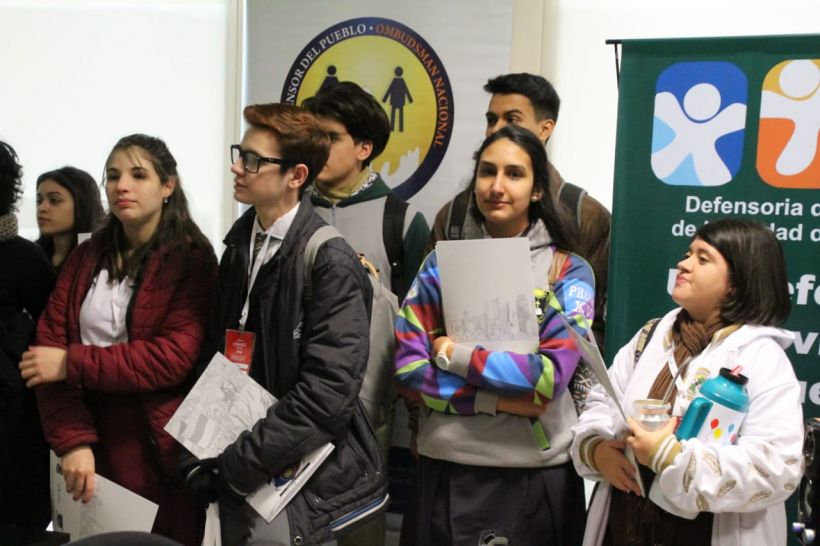 Penayo recibió en la Defensoría del Pueblo al Concejo Estudiantil 3 6 - Defen jovenes 3 - 5