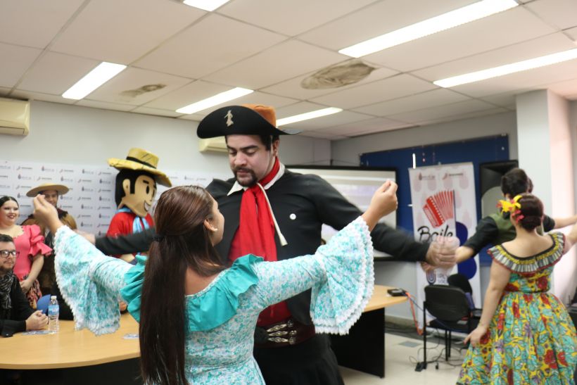 Black Friday: “Baile de mi tierra” desembarcará en la plaza 9 de Julio 1 2 - IMG 2377 - 1