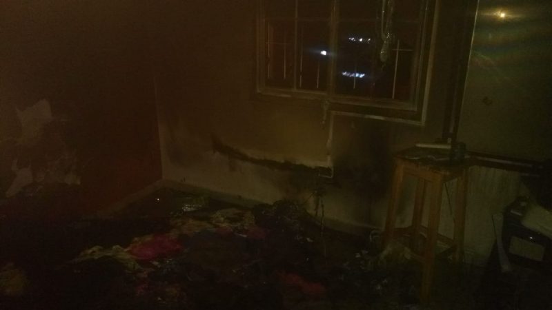 Policía de franco socorrió a un vecino y lo ayudó a sofocar incendio de la casa