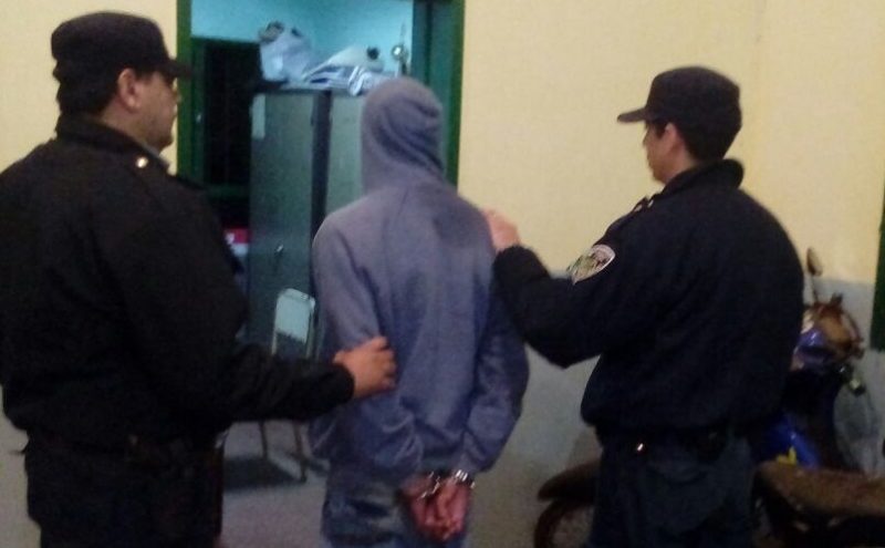 Garupá: policía de franco atrapó a ladrón que intentó robar y amenazó de muerte a una vecina