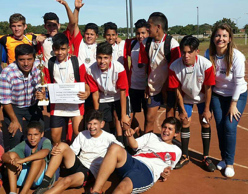 Ganadores del torneo barrial "el turismo es un derecho" viajaron a Córdoba