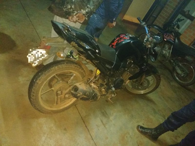 Recuperaron una moto y detuvieron a los ocupantes en San Vicente