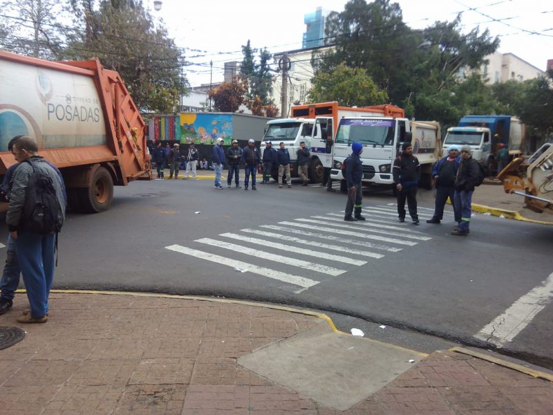Municipales tomaron el edificio de la comuna y no prestan servicios