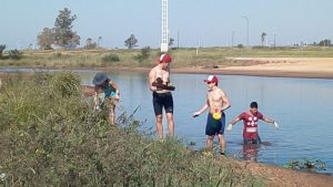 Guardavidas aprovecharon la bajada del río para limpiar la playa de Miguel Lanús 5 10 - WhatsApp Image 2018 07 18 at 13.51.13 1 - 9
