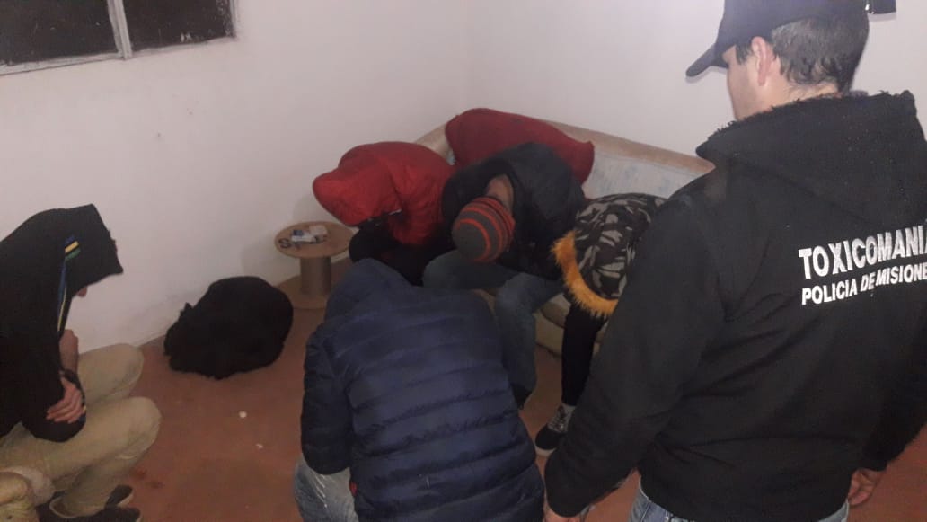 Desbaratan otro "kiosco" narco en Posadas: cinco detenidos