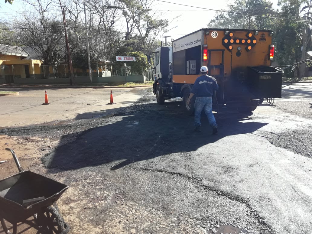 Se realizaron tareas de bacheo sobre la avenida Lavalle