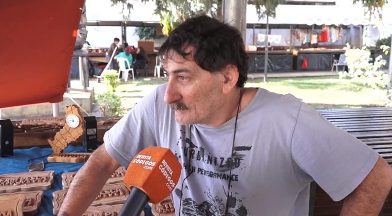 Hace más de una década que trabaja y muestra su arte en el Paseo Bosetti