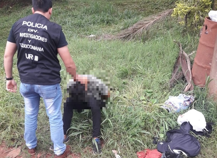 Sorprendieron a jovencito en plena venta de droga en Eldorado