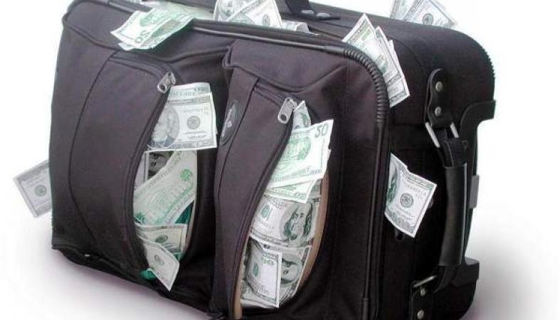 La fuga de divisas alcanzó a 3075 millones en junio y totalizó 16.676 en el primer semestre