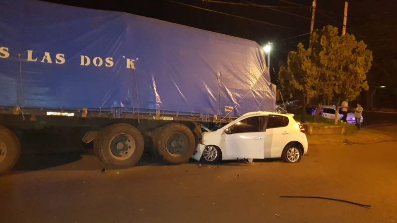 Falleció tras chocar contra un camión estacionado