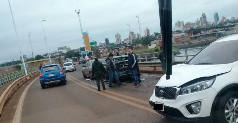 Choque en cadena sobre el puente San Roque González