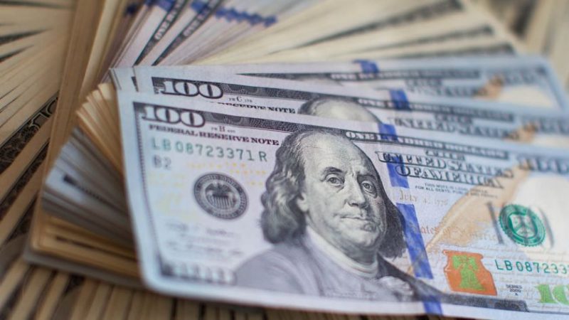 Con el mercado atento a licitación de Letes, el dólar se hunde 45 centavos 