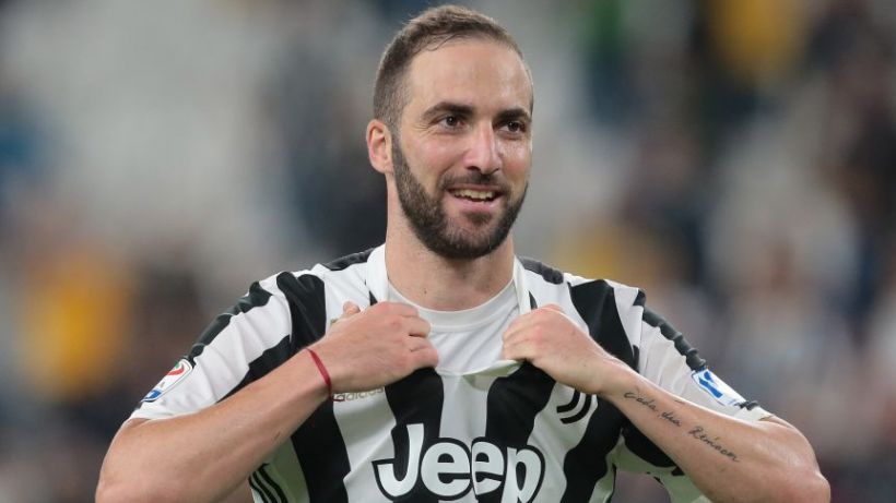 Higuaín, más cerca del Milan
