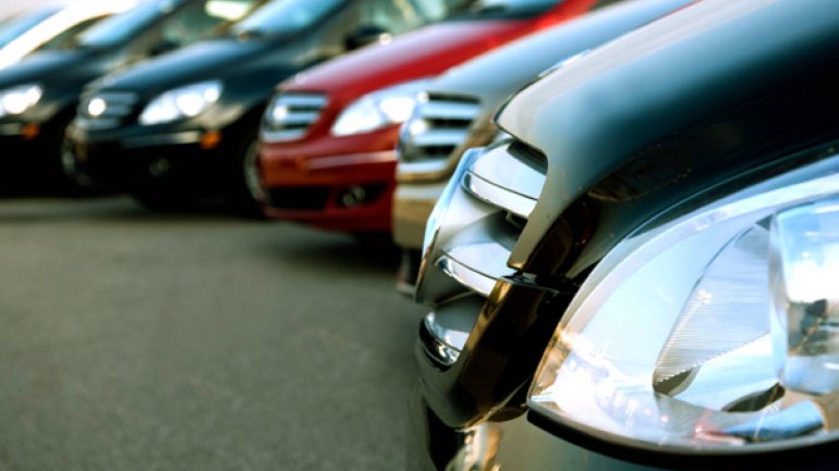 La venta de autos cae 18% en junio, la primera baja en dos años