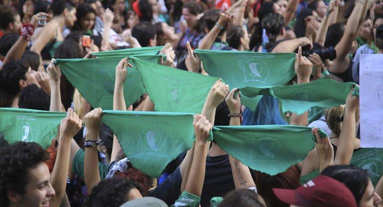 Aborto: luego de que la CGT advirtiera por costo de las prácticas, mujeres harán 