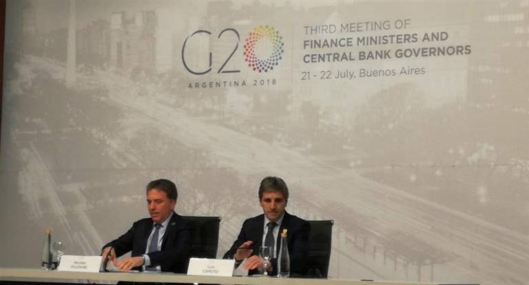 Dujovne y Caputo dan a conocer alcances de cumbre de Finanzas en conferencia de prensa