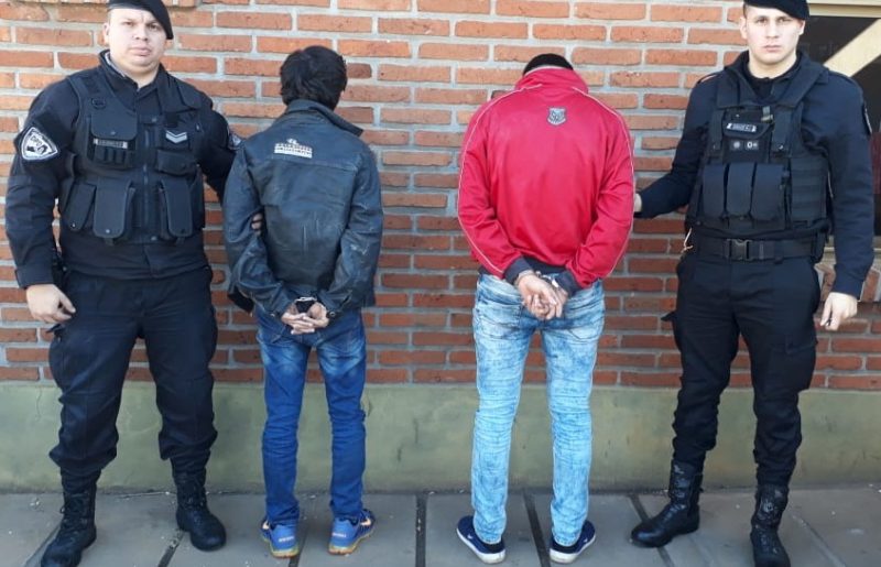 Atraparon a motochorros en pleno robo