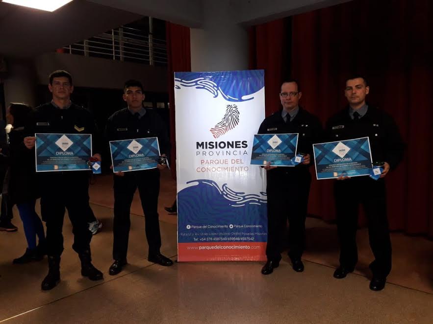 Premiaron a policías que buscaron y rescataron a un bebé mbya en pleno monte