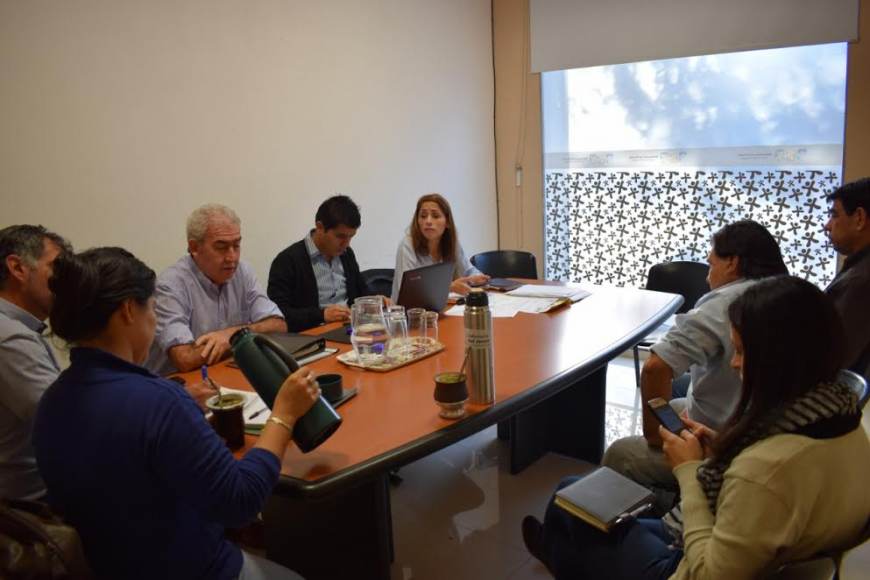 Agua potable, el mayor problema de algunos barrios posadeños planteado en la última Mesa Interinstitucional 2 4 - 0 32 - 3
