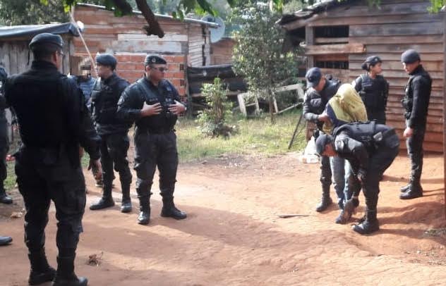 Posadas: en medio de un allanamiento, detuvieron a tres personas involucradas en varios hechos delictivos  