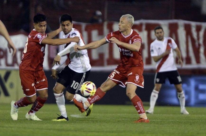 River desaprovechó su chance y quedó en cero ante Huracán