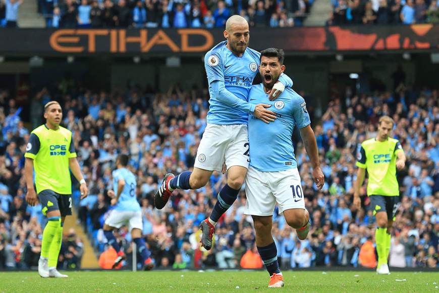 Fútbol de Inglaterra: con tres goles de Agüero, el Manchester City aplastó al Huddersfield