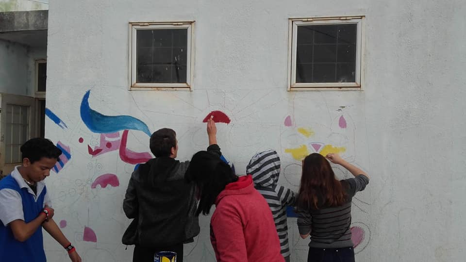 Alumnos del Aula Satélite BOP N° 85 pintaron un mural en la escuela