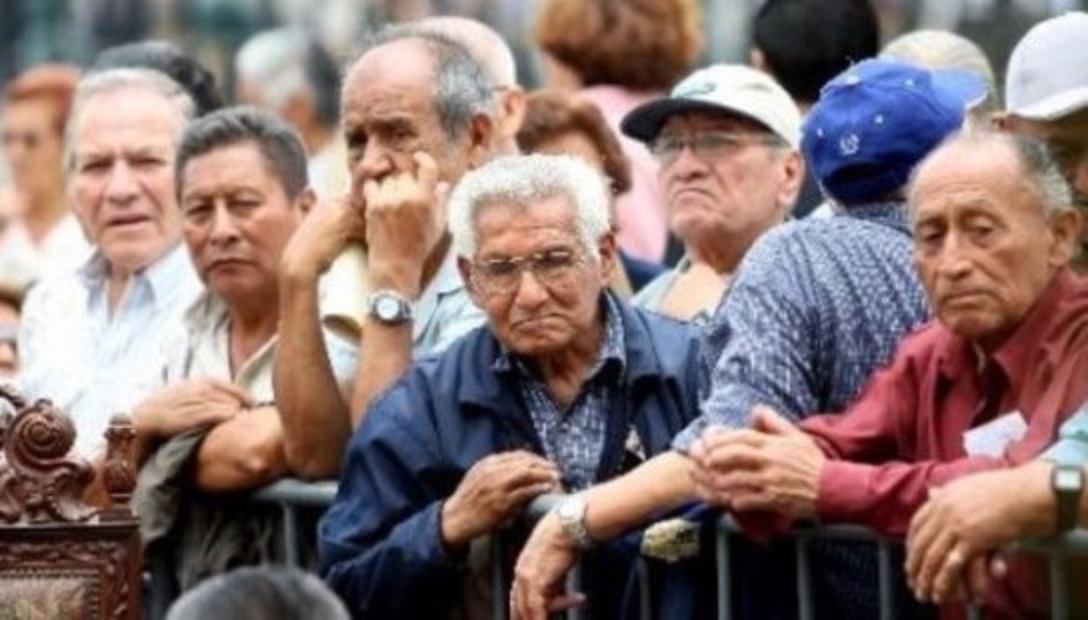 Nuevo aumento de jubilaciones y AUH: abuelos pierden 3,85%