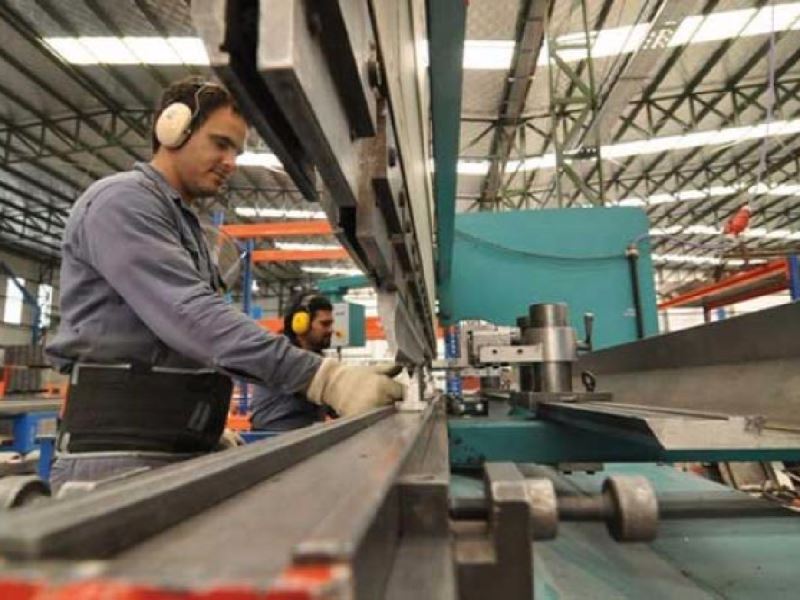 La industria se desplomó un 8,4% en junio, según la UIA