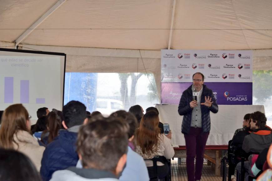 Golombek en la Expo Univseritaria: “La ciencia nos permite entender por qué hacemos lo que hacemos”