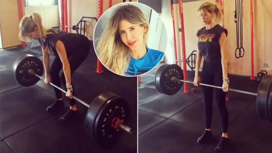 Guillermina Valdés y un duro entrenamiento, levantando una barra con 65 kilos