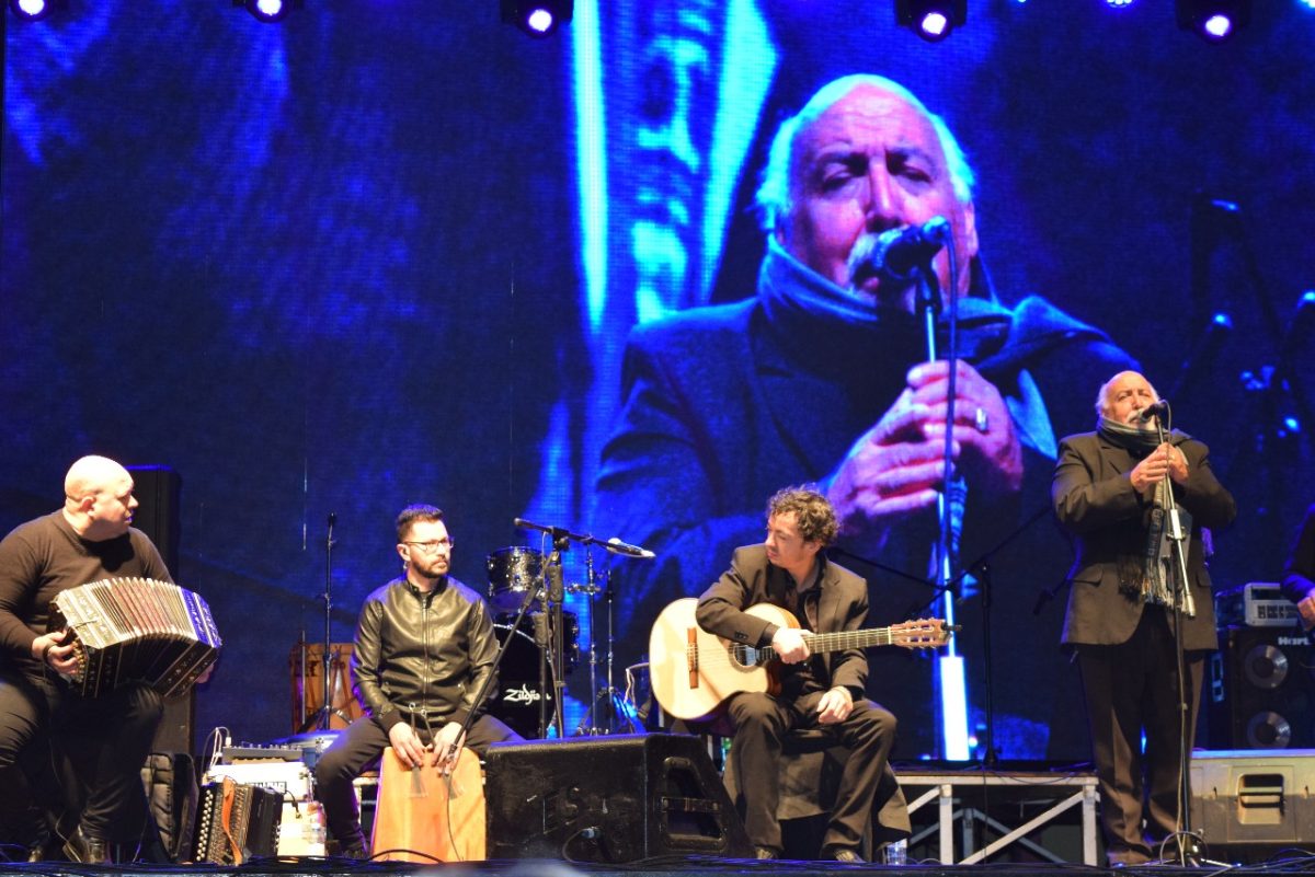 “Baile de mi tierra” convirtió a la plaza en una gran peña