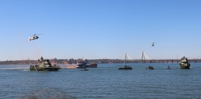 Así fue el simulacro que puso en función a “Guaraní” y “Mataco”, las lanchas que combatirán el narcotráfico