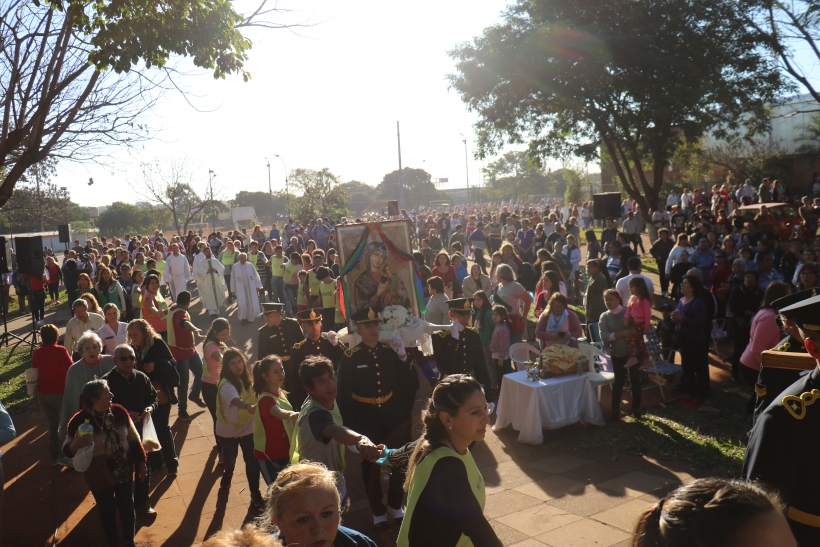 Cientos de fieles de San Cayetano participaron de la misa central en el barrio Yacyretá