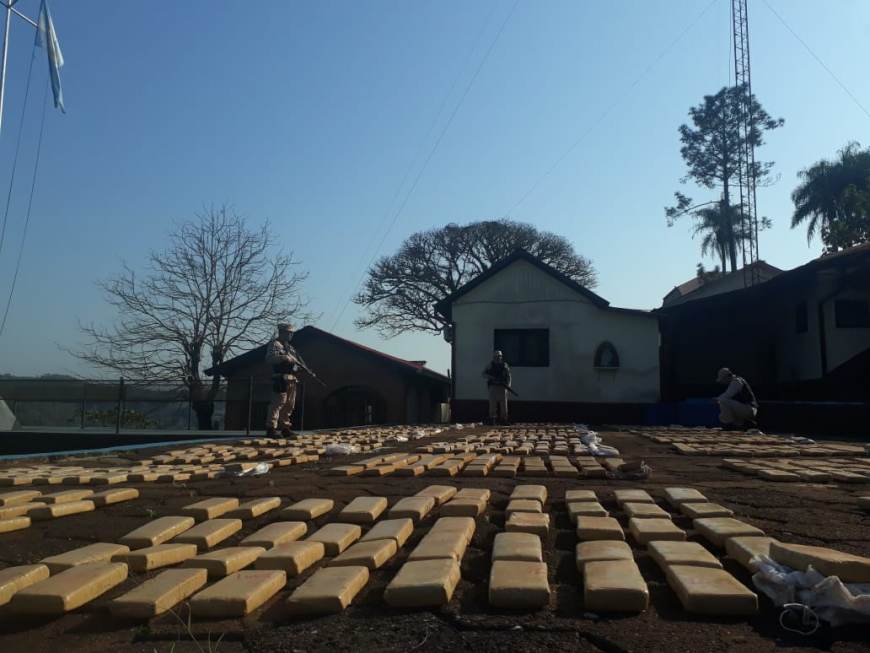 Narcotráfico: incautan casi una tonelada de marihuana valuada en 28 millones de pesos 4 8 - PHOTO 2018 08 16 09 44 35 1 - 7