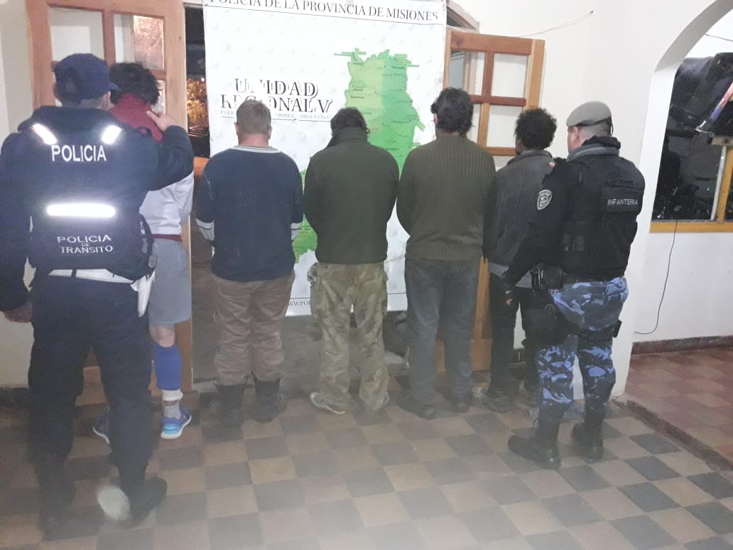 Iguazú: interceptan a cazadores fuertemente armados que huían en un minibús