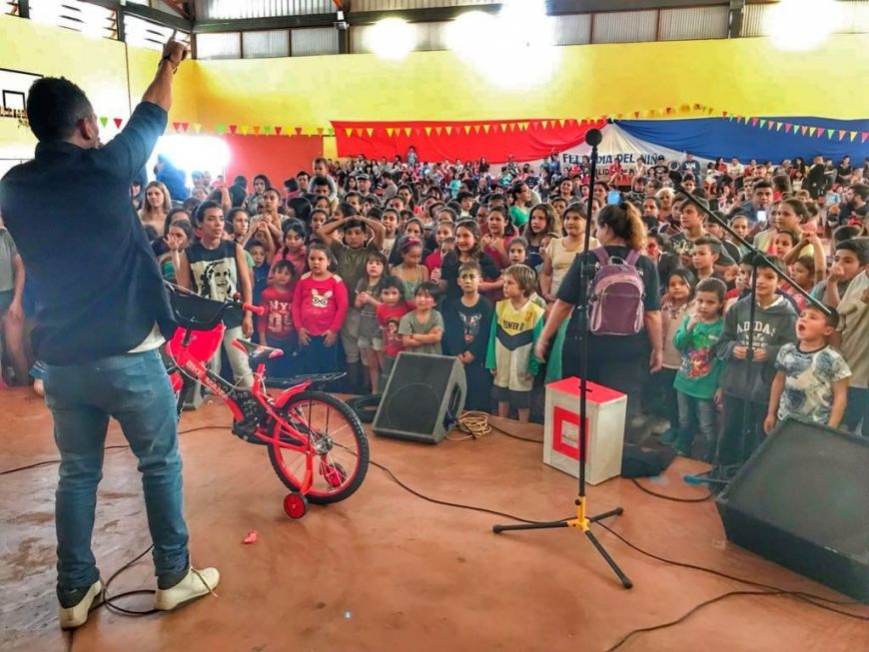 Cerca de mil niños y niñas celebraron su día en el Polideportivo de Itaembé Miní