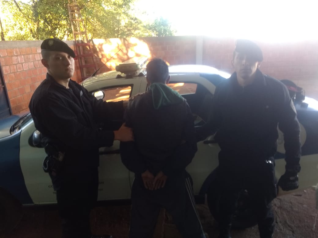 Eldorado: intentó esconderse de la Policía en una casa y al ser detenido lesionó a los uniformados