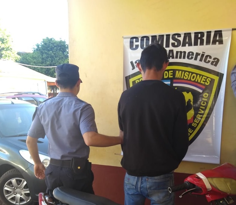 Un joven detenido y una motocicleta recuperada