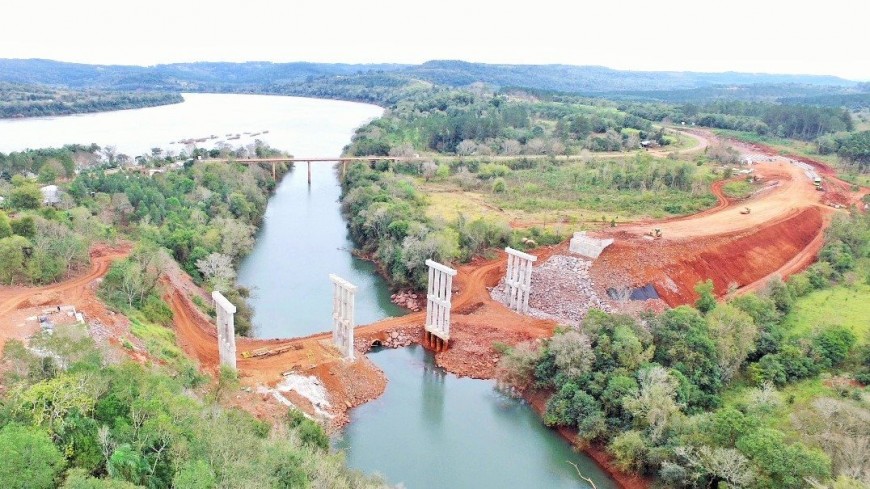 Iniciaron montaje de vigas en el nuevo puente del arroyo Canal Torto