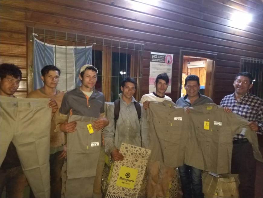 Indumentaria para cosecheros en Dos de Mayo y Esperanza