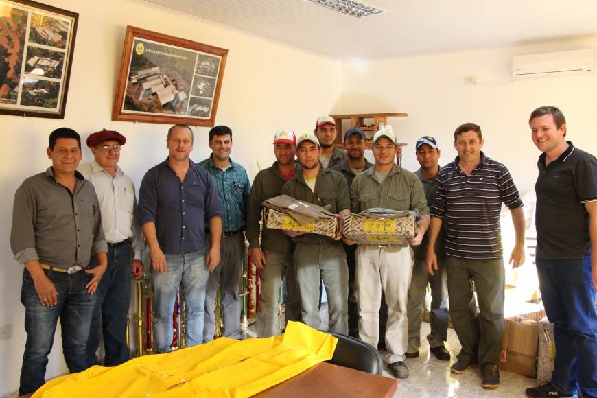 Indumentaria para cosecheros en Dos de Mayo y Esperanza 5 10 - foto4 - 9