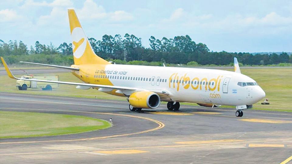Flybondi ofrece pasajes a $199 y Latam y Aerolíneas Argentinas a menos de $500
