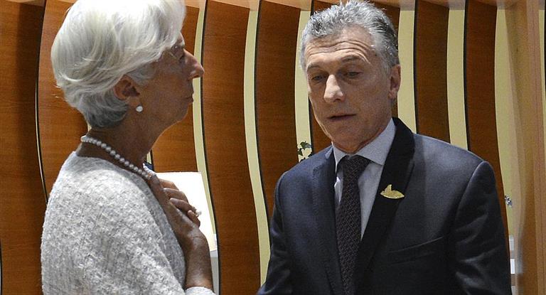 El Gobierno negocia contra reloj un mayor apoyo del FMI