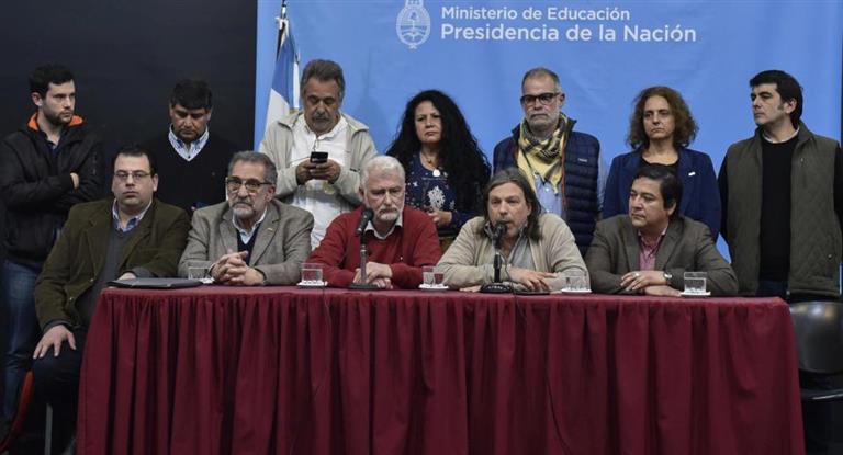 Paritaria universitaria: Gobierno postergó negociación y docentes extienden paro