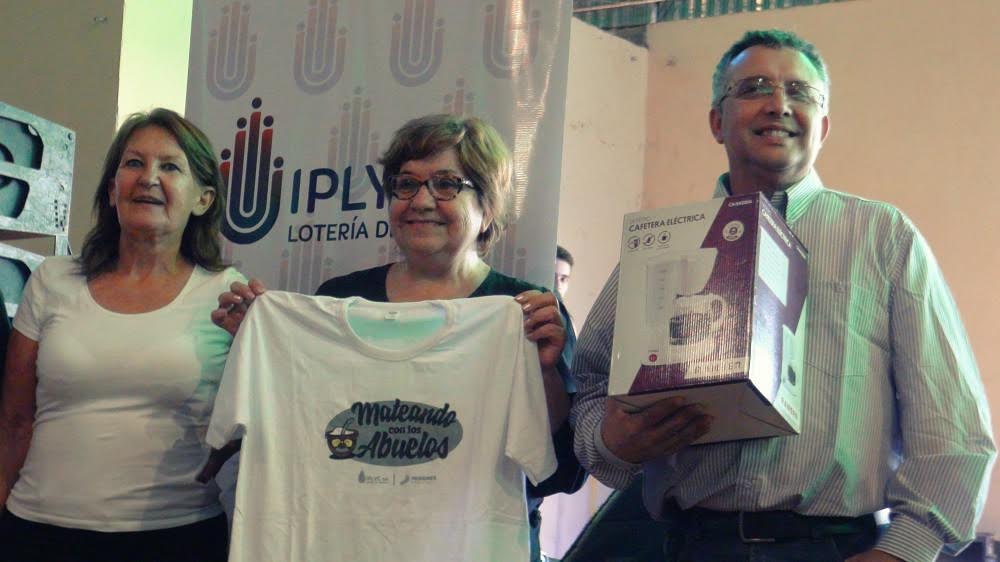 “Mateando con abuelos” agasajó a jubilados de Alberdi