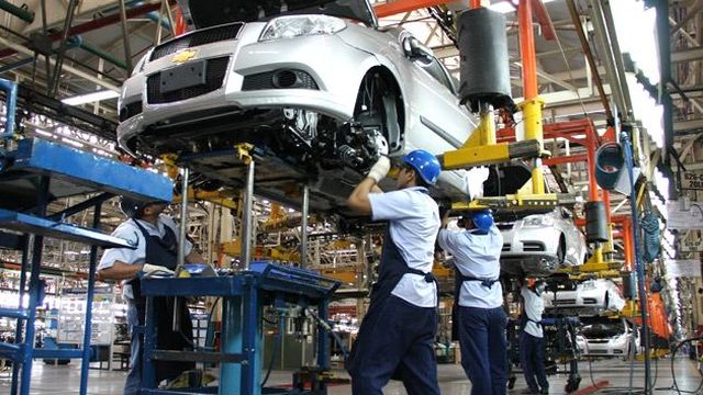 Tras la devaluación, Brasil compra más autos argentinos y 
