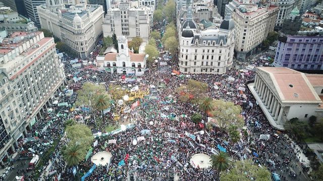 Acto multitudinario en Plaza de Mayo: gremios 